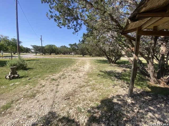 39 JIM DALRYMPLE DR Leakey, TX 78873