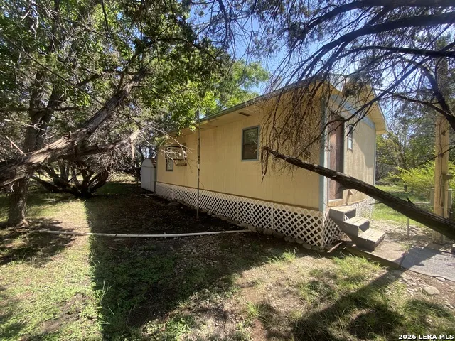 39 JIM DALRYMPLE DR Leakey, TX 78873