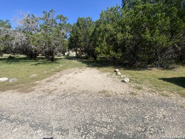 39 JIM DALRYMPLE DR Leakey, TX 78873