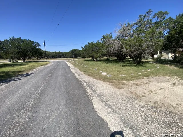 39 JIM DALRYMPLE DR Leakey, TX 78873