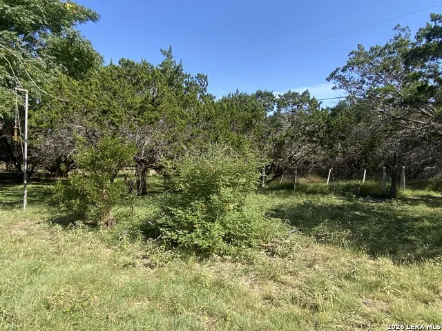 39 JIM DALRYMPLE DR Leakey, TX 78873