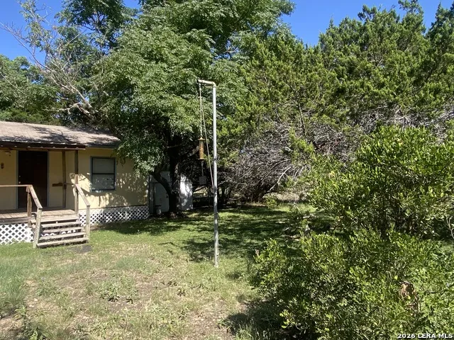 39 JIM DALRYMPLE DR Leakey, TX 78873