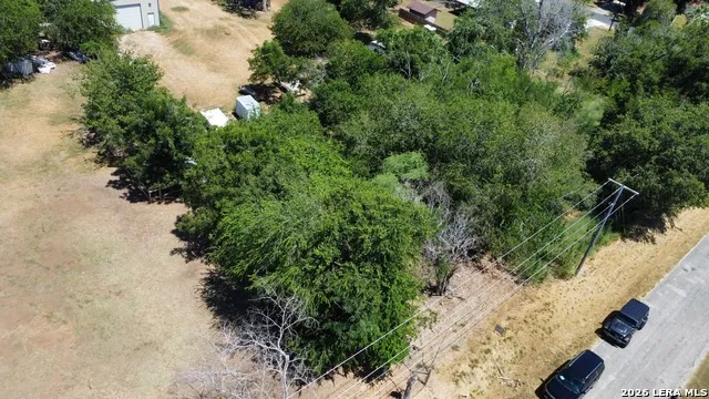 1208 6TH ST Floresville, TX 78114