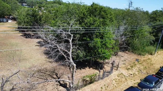 1208 6TH ST Floresville, TX 78114