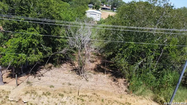 1208 6TH ST Floresville, TX 78114