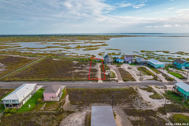 82 NEWCOMB BEND LOOP Rockport, TX 78382