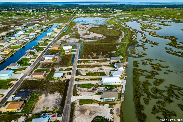 82 NEWCOMB BEND LOOP Rockport, TX 78382