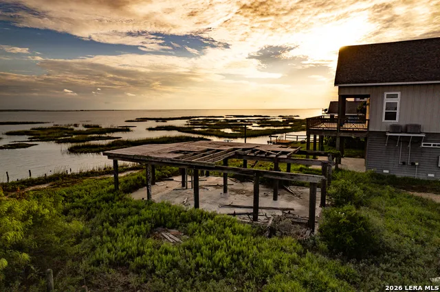 82 NEWCOMB BEND LOOP Rockport, TX 78382
