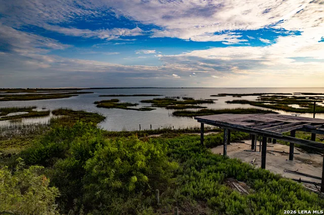82 NEWCOMB BEND LOOP Rockport, TX 78382