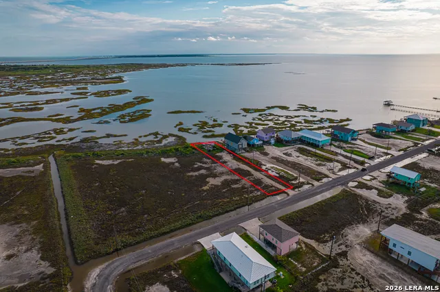 82 NEWCOMB BEND LOOP Rockport, TX 78382