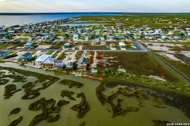 82 NEWCOMB BEND LOOP Rockport, TX 78382