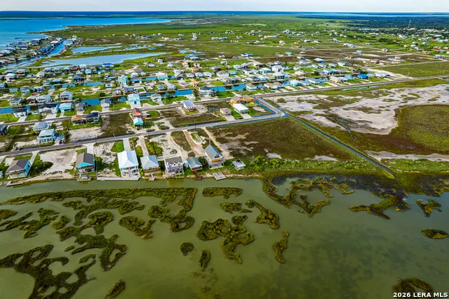82 NEWCOMB BEND LOOP Rockport, TX 78382