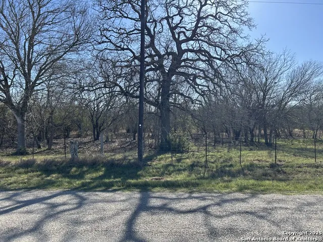 4870 Blackhill Floresville, TX 78114