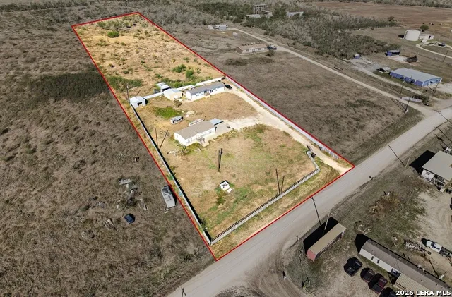 664 County Road 483 Nixon, TX 78140