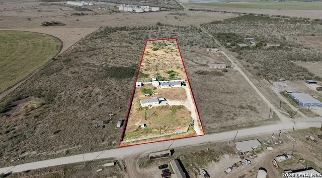 664 County Road 483 Nixon, TX 78140