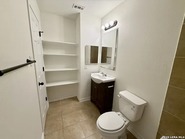 91 PLAZA DR Unit 2 Universal City, TX 78148