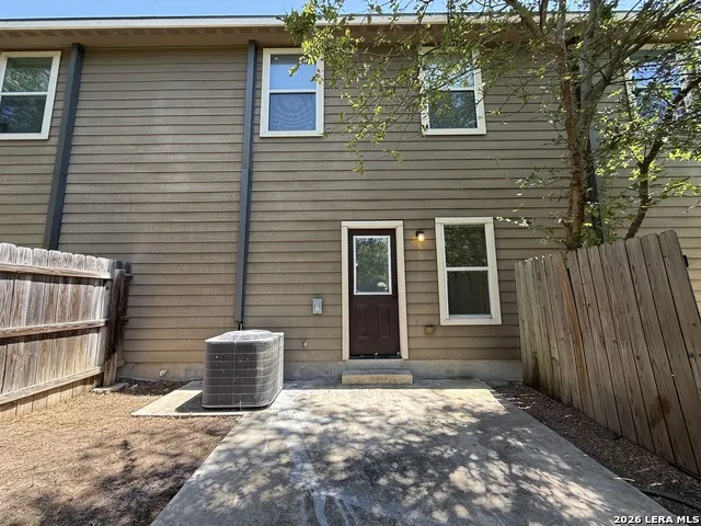 91 PLAZA DR Unit 2 Universal City, TX 78148