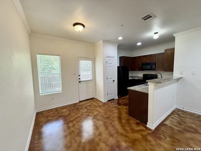 91 PLAZA DR Unit 2 Universal City, TX 78148