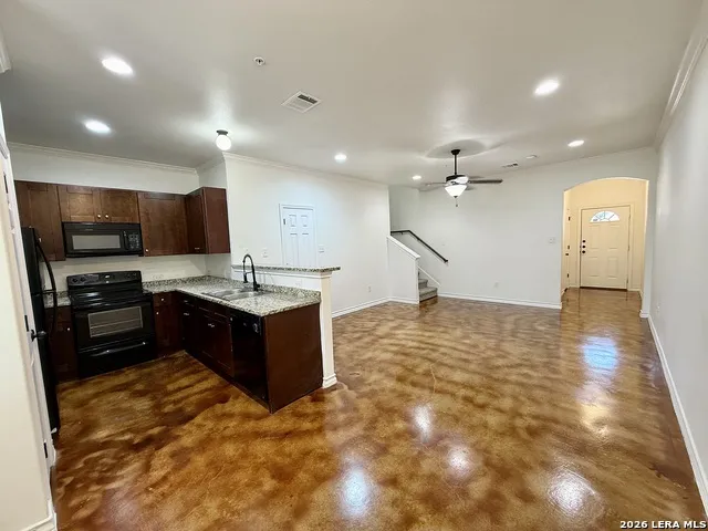 91 PLAZA DR Unit 2 Universal City, TX 78148