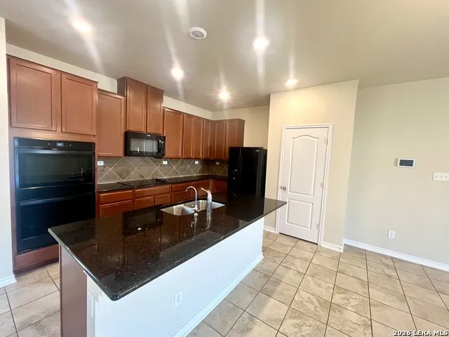 3327 Taurus Sky Converse, TX 78109