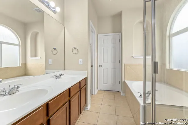 10814 MUSTANG OAK DR San Antonio, TX 78254