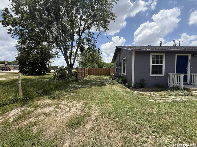 705 CROCKETT DR Universal City, TX 78148
