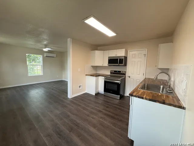 705 CROCKETT DR Universal City, TX 78148