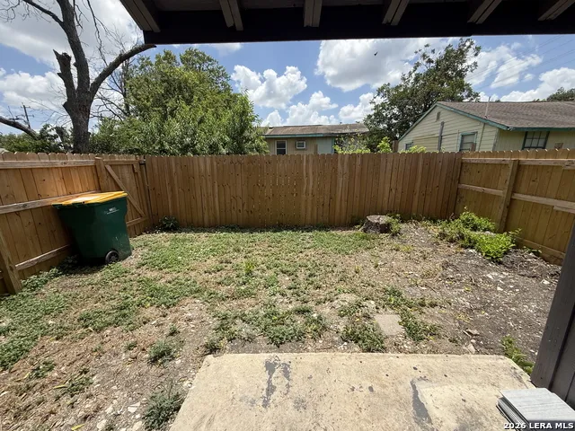 705 CROCKETT DR Universal City, TX 78148
