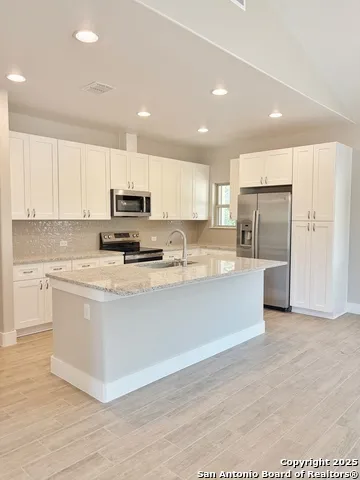 7206 STATE HIGHWAY 16 S Unit 1 Pipe Creek, TX 78063