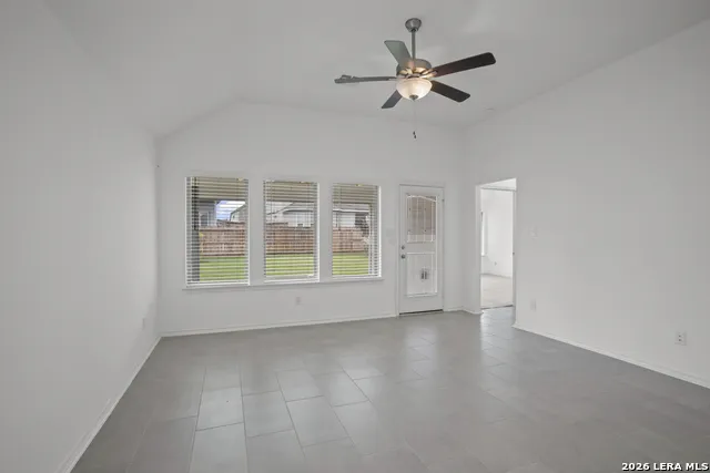4964 Park Mnr Marion, TX 78124