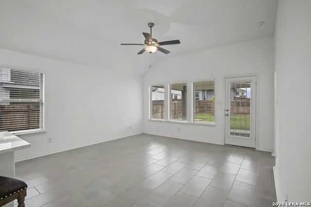 4964 Park Mnr Marion, TX 78124
