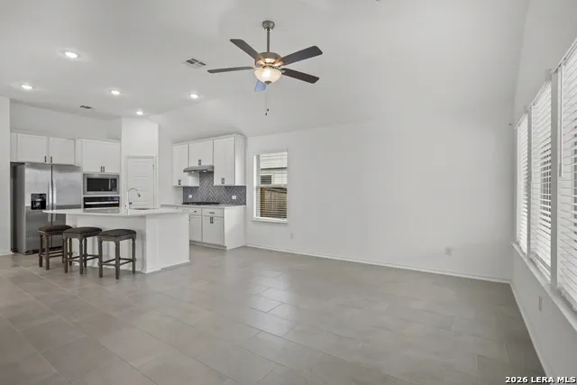4964 Park Mnr Marion, TX 78124