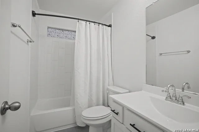 4964 Park Mnr Marion, TX 78124