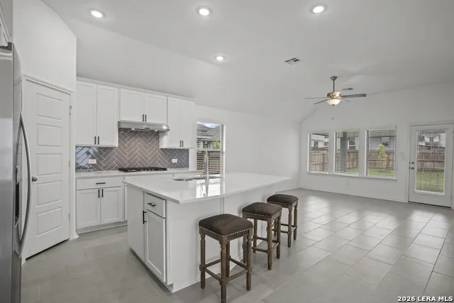 4964 Park Mnr Marion, TX 78124