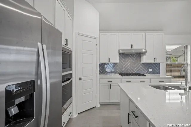 4964 Park Mnr Marion, TX 78124