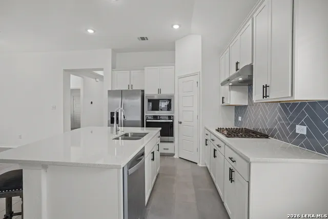 4964 Park Mnr Marion, TX 78124