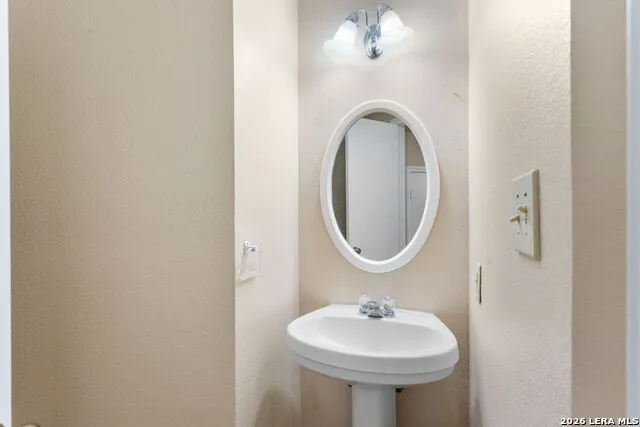 7038 Cole Creek Converse, TX 78109