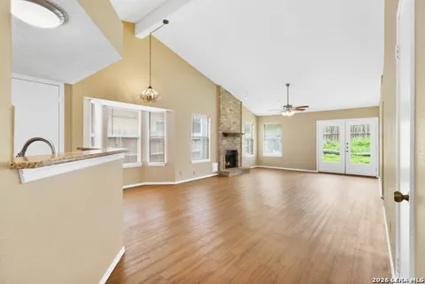 8007 Forest Crossing