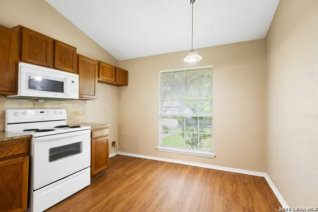 8007 Forest Crossing Live Oak, TX 78233