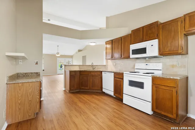 8007 Forest Crossing Live Oak, TX 78233