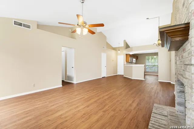 8007 Forest Crossing Live Oak, TX 78233