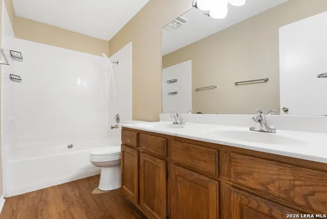 8007 Forest Crossing Live Oak, TX 78233