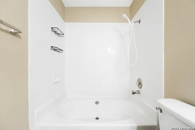 8007 Forest Crossing Live Oak, TX 78233
