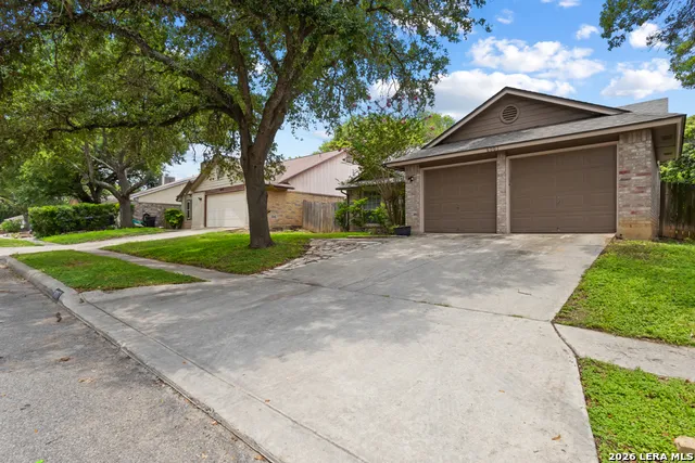8007 Forest Crossing Live Oak, TX 78233