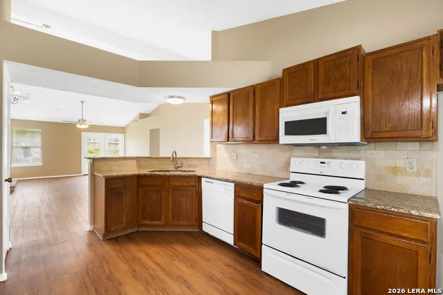 8007 Forest Crossing Live Oak, TX 78233