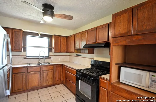 823 SERNA DR New Braunfels, TX 78130