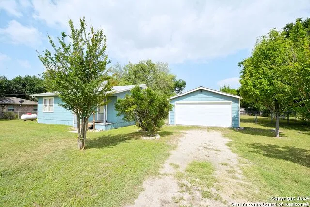 823 SERNA DR New Braunfels, TX 78130