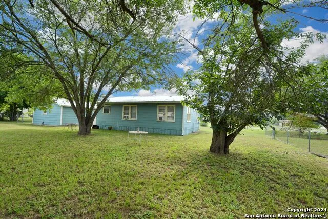 823 SERNA DR New Braunfels, TX 78130