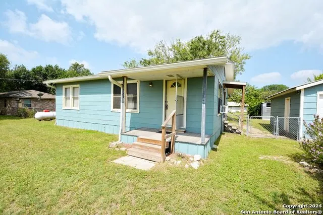 823 SERNA DR New Braunfels, TX 78130