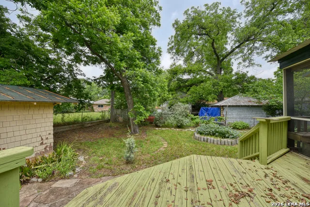 222 S ACADEMY AVE New Braunfels, TX 78130